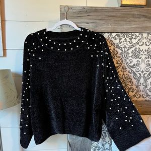 Gorgeous black sweater with beautiful pearl detail!!! 🖤